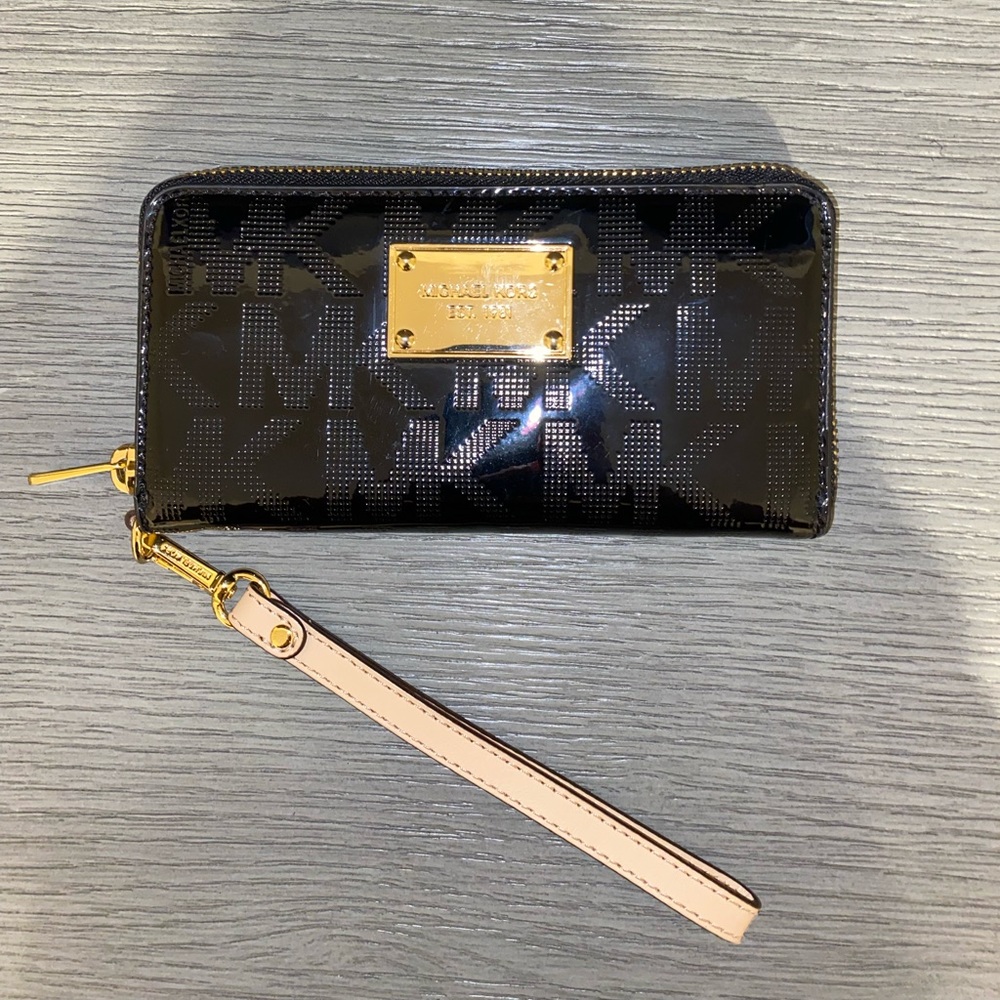 Authentic Michael Kors Wristlet